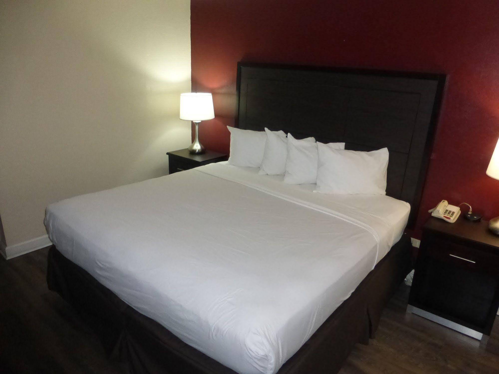 Red Roof Inn 福雷斯特城 外观 照片