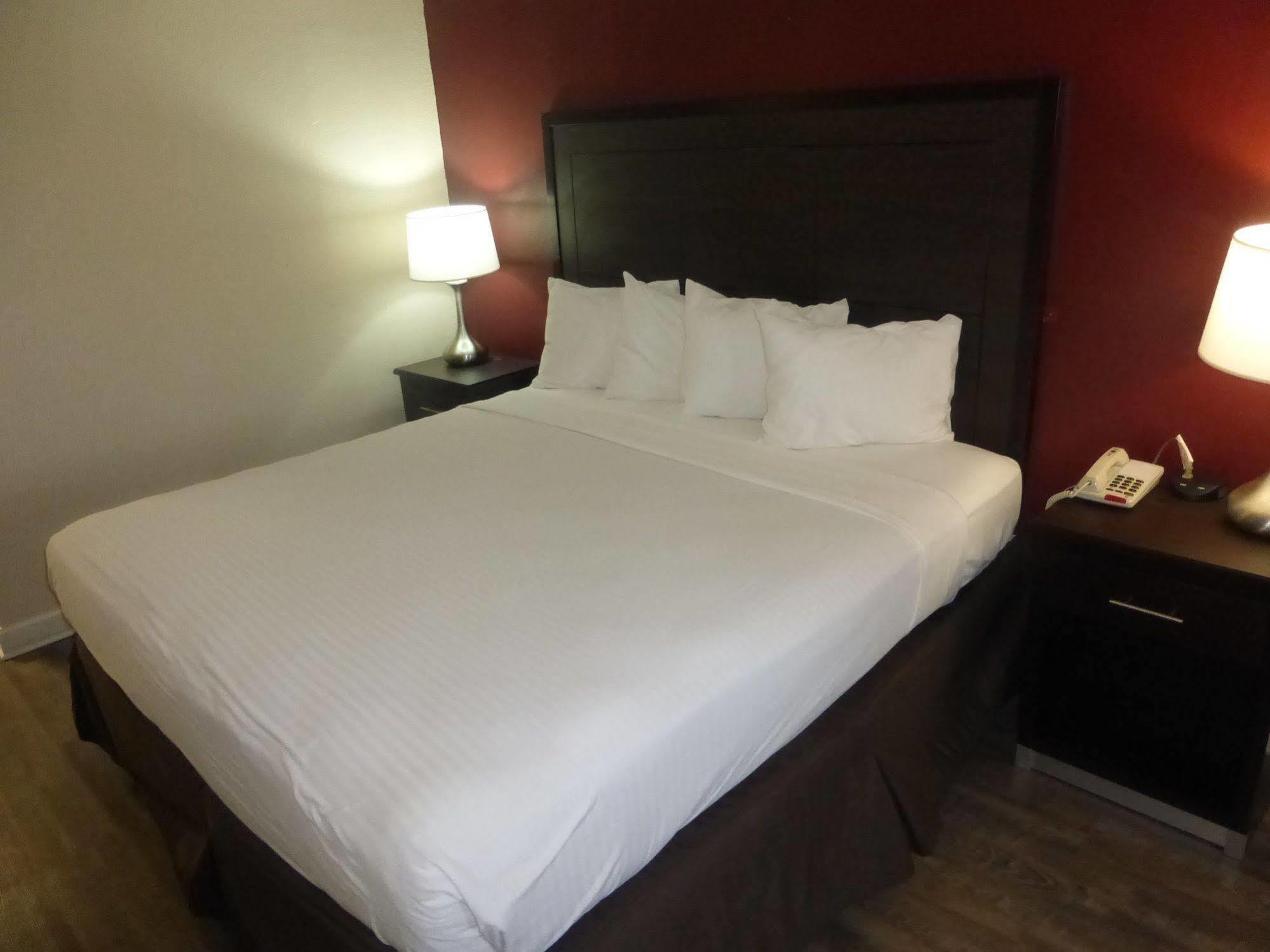 Red Roof Inn 福雷斯特城 外观 照片